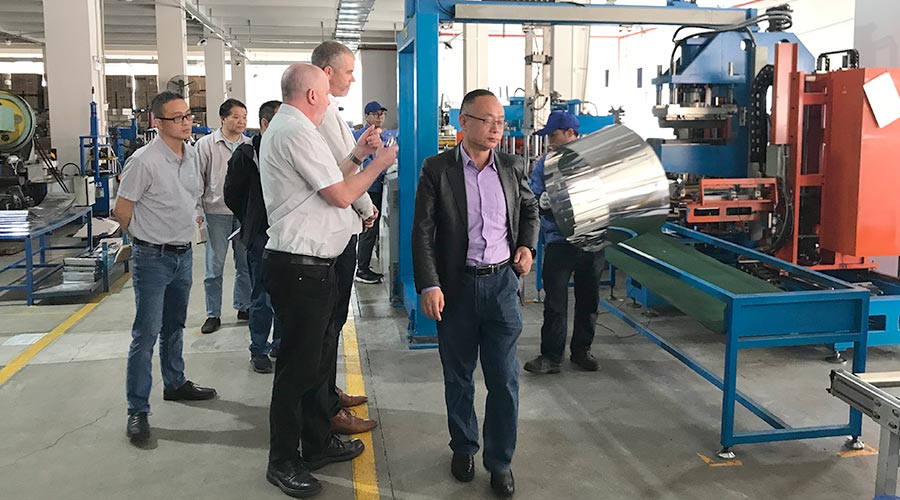 三年疫情后首訪！英國客戶Buyitdirec蒞臨金環(huán)電器視察