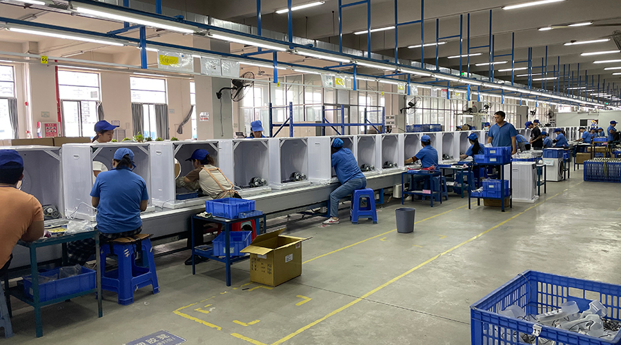 四月訂單高峰，車間繁忙景象