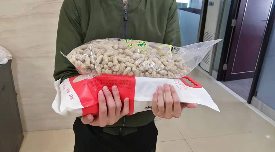 新春關(guān)懷 禮滿情暖！金環(huán)電器給員工發(fā)年貨